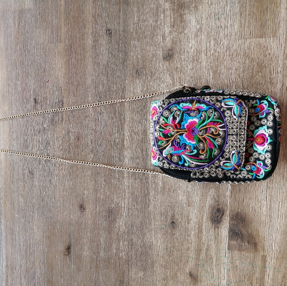 Embroidered cross bag - Picture 2 of 4